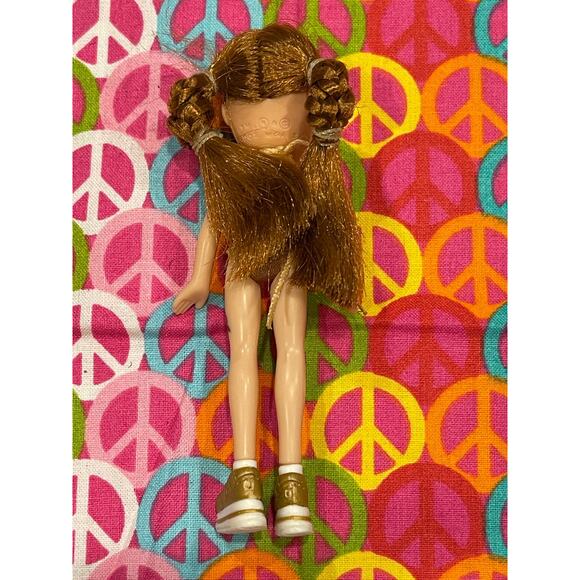 Lil Bratz Meygan 4" Doll with Braids outfit and gold sneakers - Picture 4 of 4